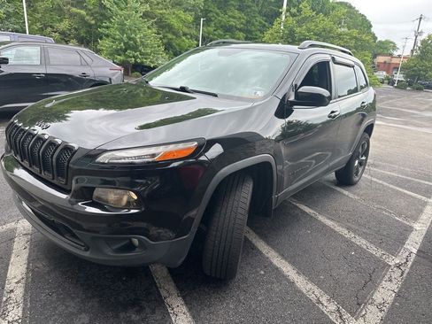 Used 2016 Jeep Cherokee Latitude w/ Cold Weather Group AWD/4WD image 1