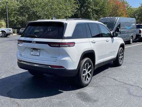 New 2025 Jeep Grand Cherokee Limited w/ Luxury Tech Group II image 9