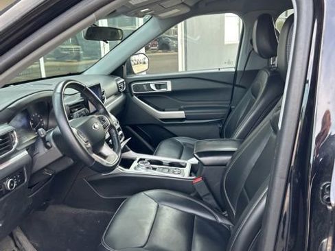 Used 2023 Ford Explorer XLT w/ Equipment Group 202A AWD/4WD image 15
