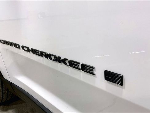 Used 2023 Jeep Grand Cherokee Altitude AWD/4WD image 24