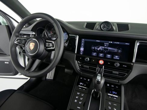 New 2026 Porsche Macan AWD/4WD image 29