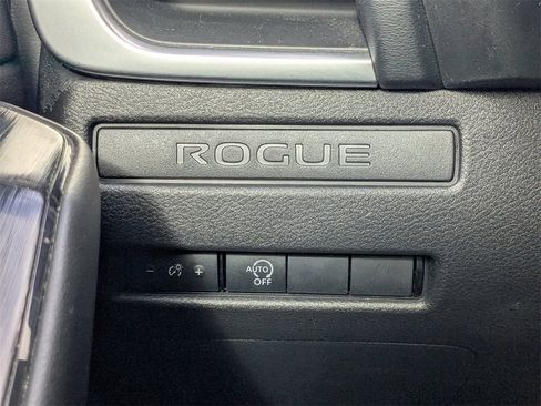 Used 2024 Nissan Rogue S image 28