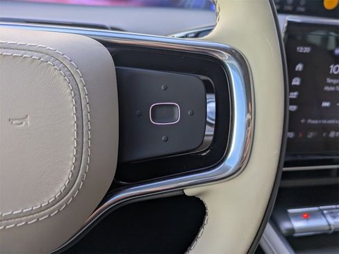 Used 2025 Lincoln Nautilus Premier image 30