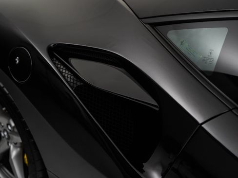 Used 2021 Ferrari F8 Tributo RWD image 10