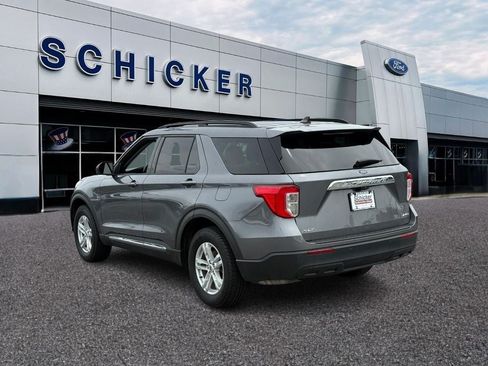 Used 2021 Ford Explorer XLT AWD/4WD image 3
