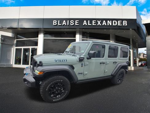 Used 2023 Jeep Wrangler Unlimited w/ Sun & Screen Package image 9