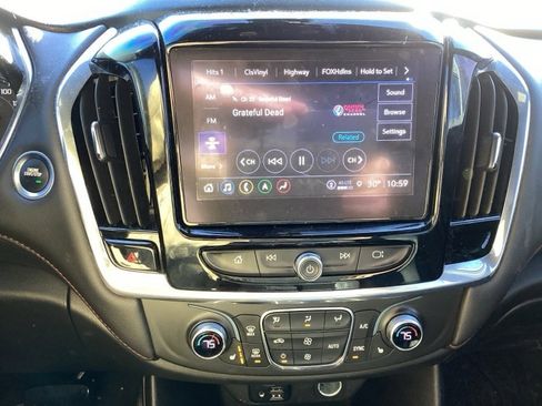 Used 2023 Chevrolet Traverse RS image 18