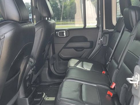 Used 2021 Jeep Wrangler Unlimited Sahara AWD/4WD image 18