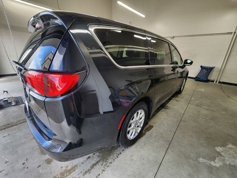 Used 2023 Chrysler Voyager LX FWD image 7
