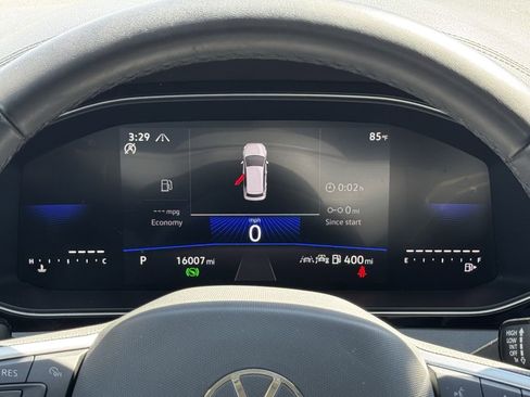 Used 2025 Volkswagen Jetta SE image 15