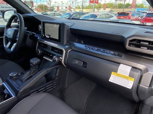 Used 2025 Toyota Tacoma TRD Sport image 15