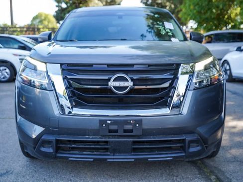 Used 2022 Nissan Pathfinder SV image 2