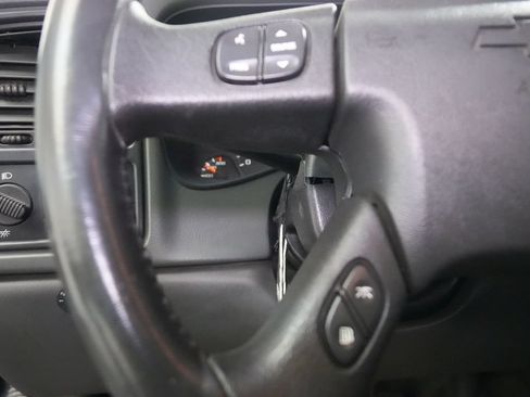 Used 2004 Chevrolet Silverado 2500 LS w/ Skid Plate Package AWD/4WD image 30