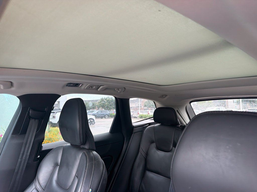 Used 2021 Volvo XC60 T5 Inscription w/ Advanced Package AWD/4WD image 5