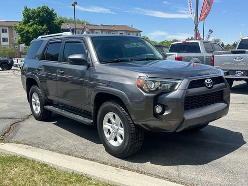 Used 2017 Toyota 4Runner SR5 AWD/4WD image 10