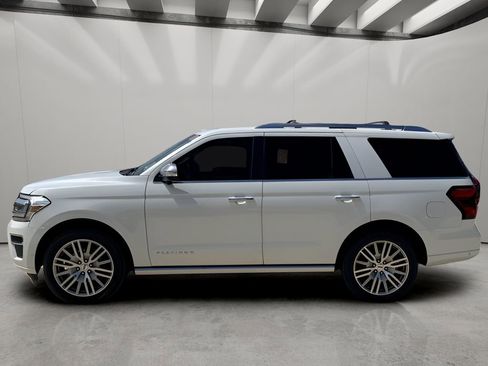 Used 2022 Ford Expedition Platinum AWD/4WD image 2