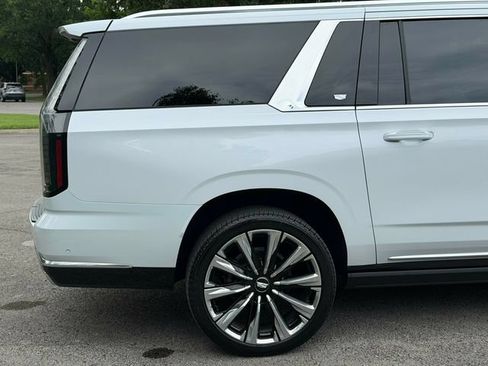 Used 2026 Cadillac Escalade ESV Platinum Luxury AWD/4WD image 9