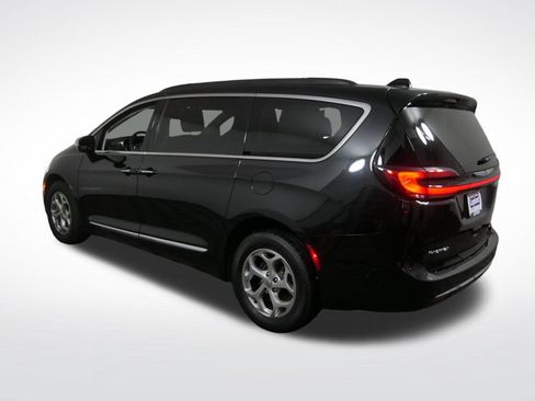 Used 2023 Chrysler Pacifica Limited w/ Uconnect Theater Family Group AWD/4WD image 7