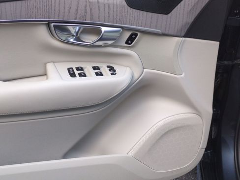 Used 2025 Volvo XC90 T8 Ultra w/ Protection Package Premier image 14