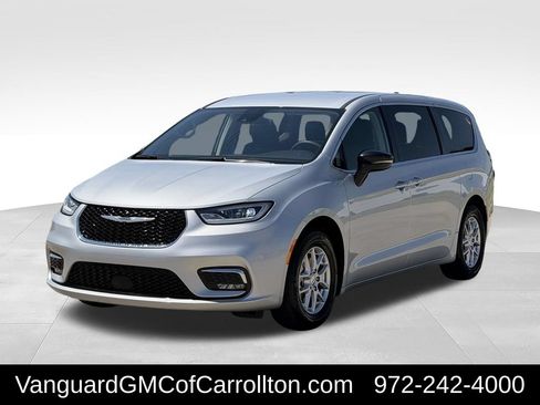 Used 2024 Chrysler Pacifica Touring-L FWD image 5