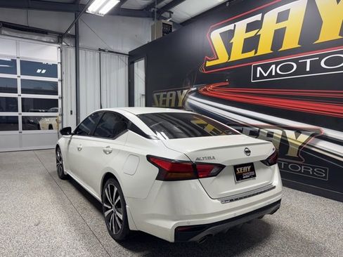 Used 2021 Nissan Altima 2.5 SR w/ SR Premium Package image 14