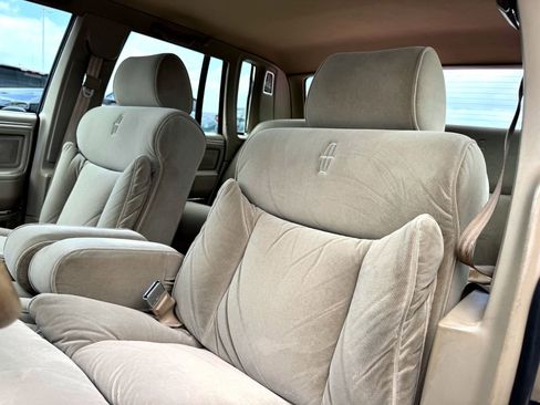 Used 1989 Lincoln Town Car Signature image 20