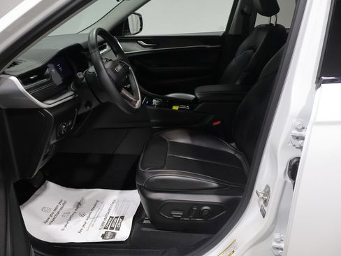Certified 2023 Jeep Grand Cherokee L Limited w/ Luxury Tech Group II AWD/4WD image 12