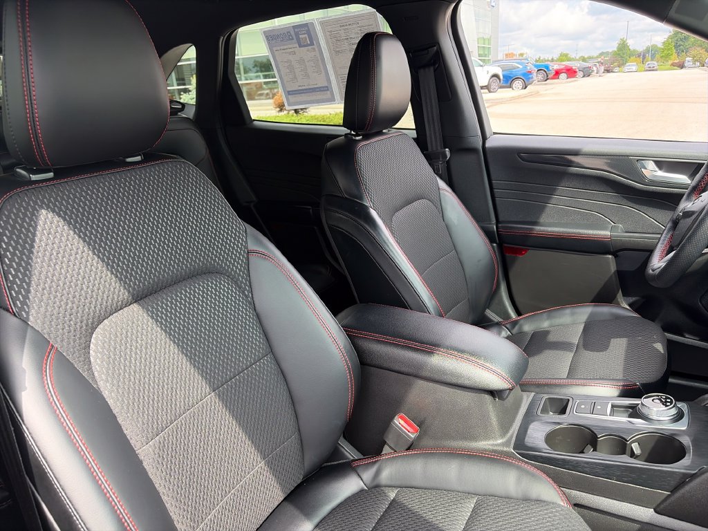 Used 2024 Ford Escape ST-Line w/ Tech Pack #1 AWD/4WD image 12