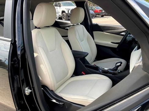 Used 2025 Buick Encore GX Preferred FWD image 9