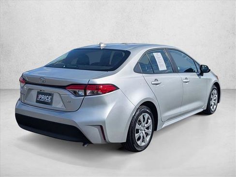 Used 2025 Toyota Corolla LE image 5