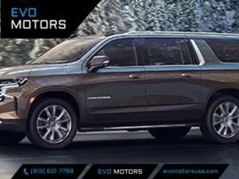 Used 2022 Chevrolet Suburban LT RWD image 1