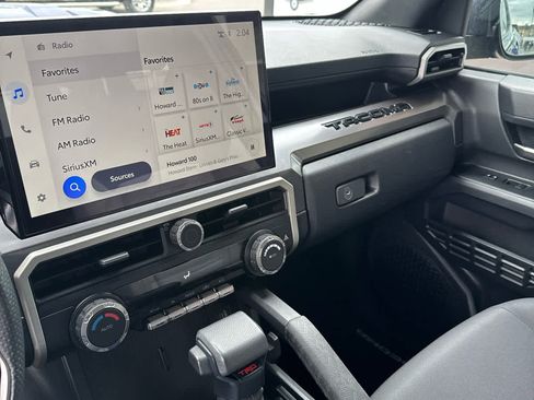 Used 2025 Toyota Tacoma TRD Sport AWD/4WD image 31