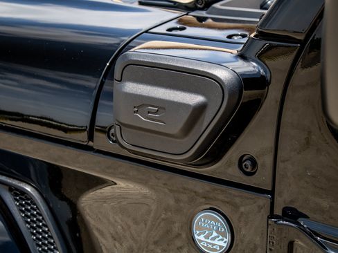 Used 2025 Jeep Wrangler Unlimited Sahara AWD/4WD image 14