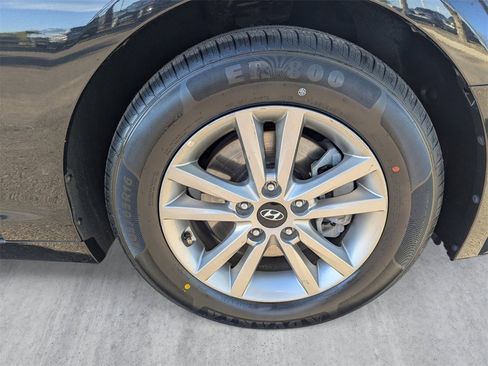 Used 2017 Hyundai Sonata SE w/ Cargo Package image 9