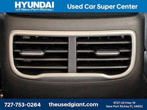 Certified 2023 Hyundai Santa Fe SEL w/ Winter Weather Package FWD image 16