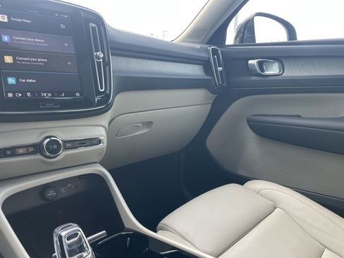 Certified 2023 Volvo XC40 B5 Plus w/ Protection Package Premier image 36