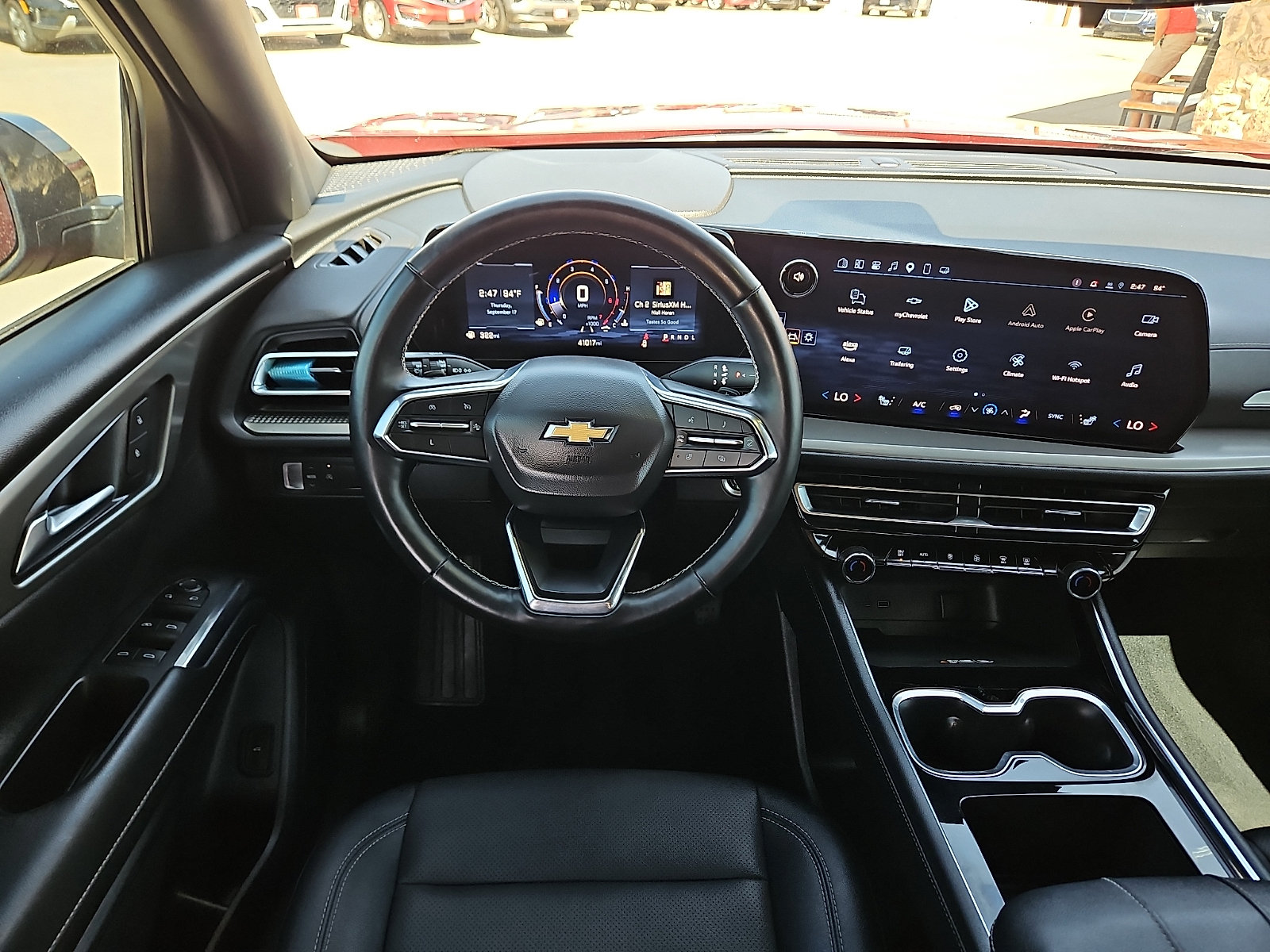 Used 2025 Chevrolet Traverse LT FWD image 8