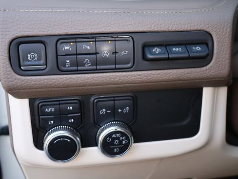 Used 2021 GMC Yukon Denali image 13