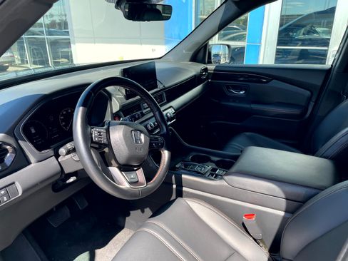 Certified 2025 Honda Pilot TrailSport image 12