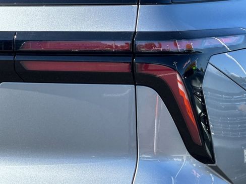 Used 2025 Chevrolet Traverse Z71 image 48