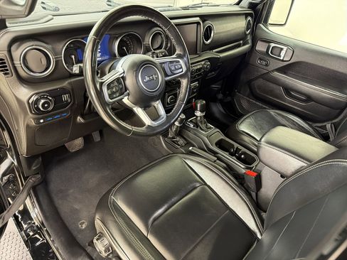 Used 2023 Jeep Wrangler Unlimited Sahara w/ Cold Weather Group AWD/4WD image 4