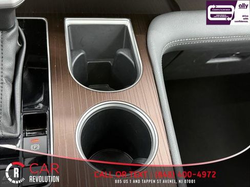 Used 2024 Toyota Sienna XLE image 42