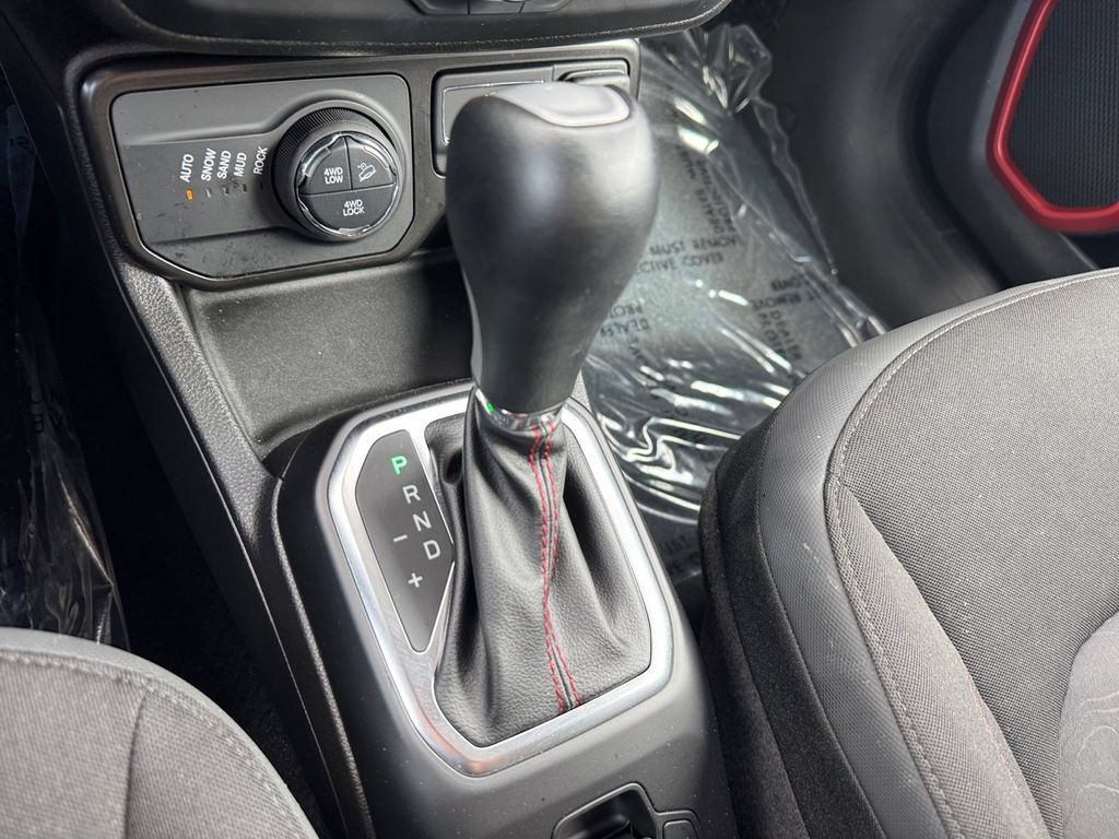 Used 2023 Jeep Renegade Trailhawk AWD/4WD image 25