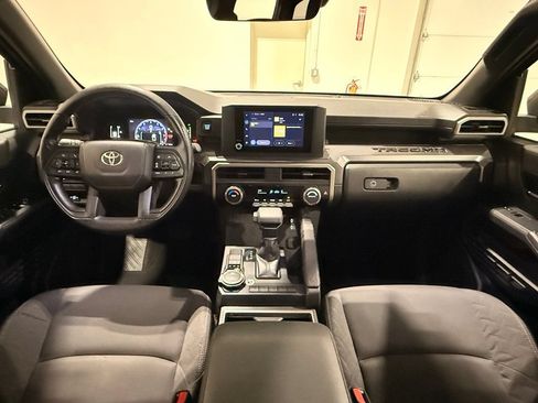 Used 2025 Toyota Tacoma SR5 AWD/4WD image 27