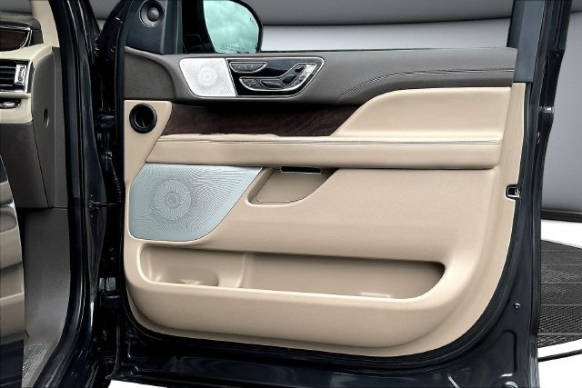 Used 2023 Lincoln Navigator L Reserve AWD/4WD image 31