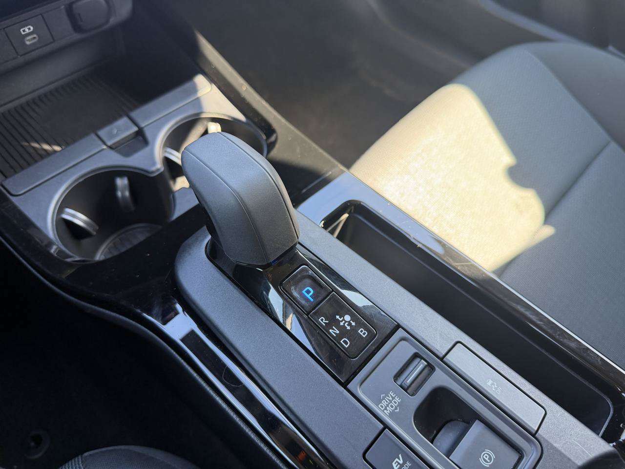 Used 2024 Toyota Prius LE FWD image 21