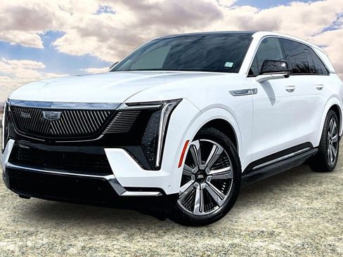 Certified 2025 Cadillac Escalade IQ Luxury 2 w/ LPO, Premium Carpet Package AWD/4WD image 3