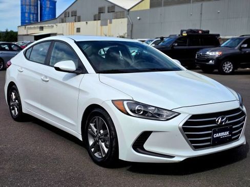 Used 2017 Hyundai Elantra SE FWD image 1
