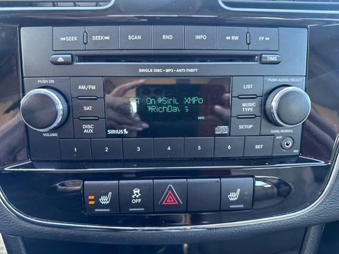 Used 2013 Chrysler 200 Limited image 3