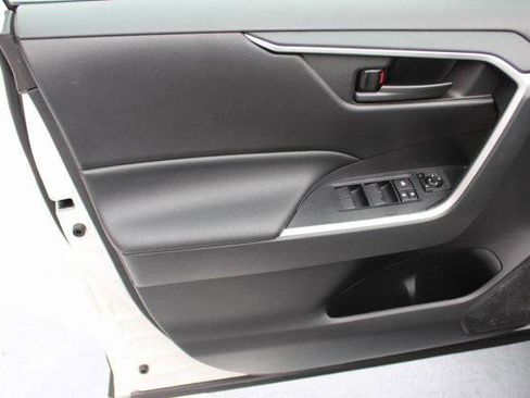 Certified 2021 Toyota RAV4 LE AWD/4WD image 19